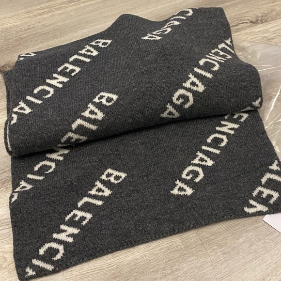 BALENCIAGA Jacquard Wool Blend All Over Logo Scarf - Picture 6 of 6